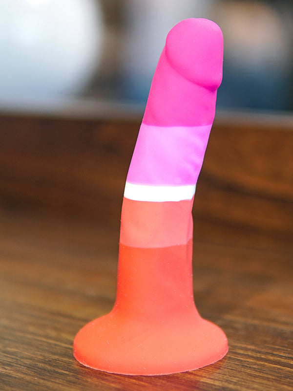 Dildo Realist din Silicon cu Ventuză Blush Avant P3 Pride Beauty